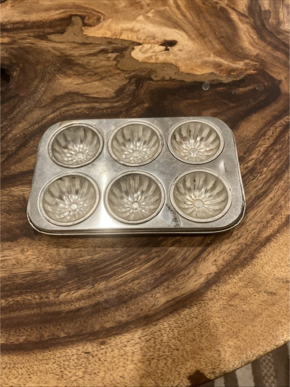 Vintage Aluminum Mini Daisy Cupcake Pan Baking 5.75" x 4 x .5"